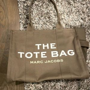 ***Brand NEW THE TOTE BAG by Marc Jacob’s